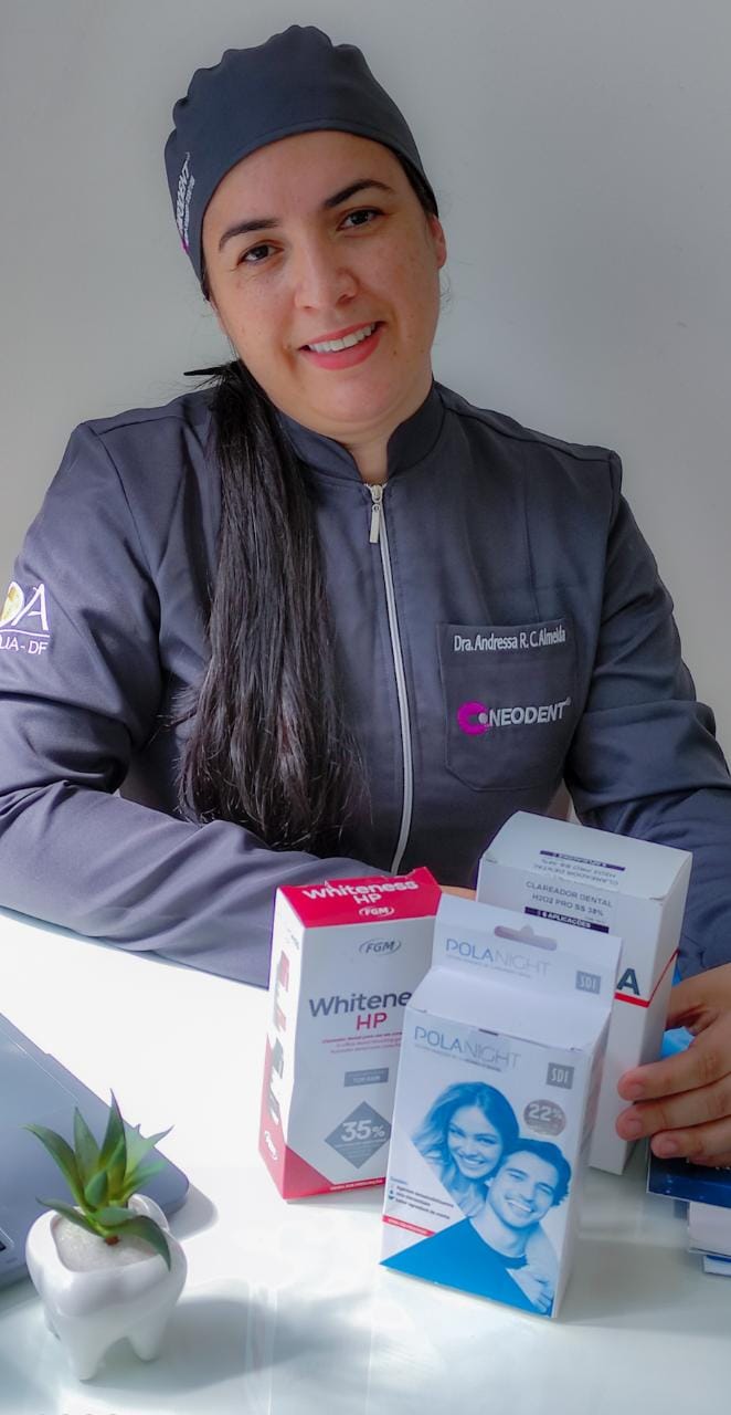 Foto da dentista Dra. Andressa (Clínica Riso)